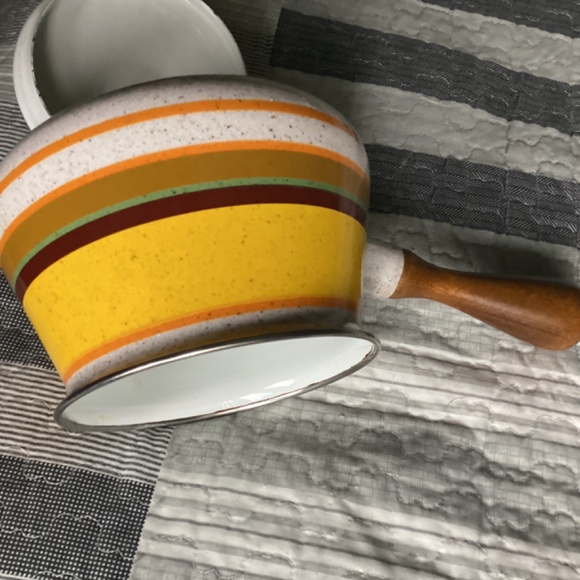 VINTAGE 70’S COLORFUL ENAMELED FONDUE POT - Picture 6 of 8